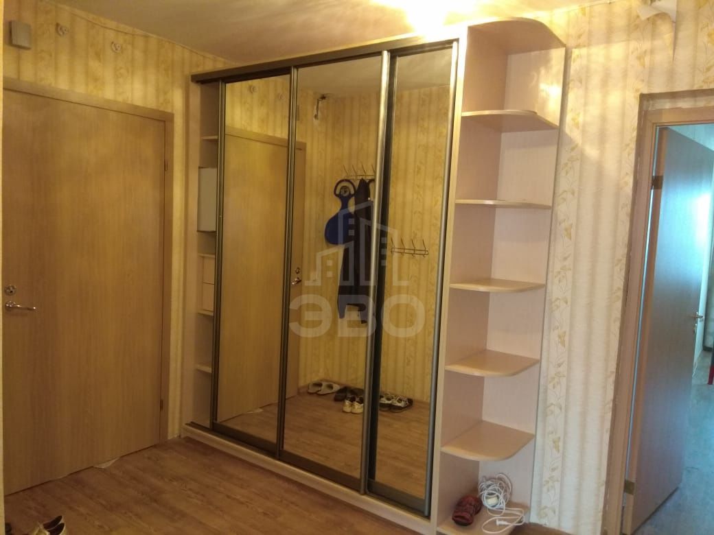 трехкомнатная квартира в Санкт-Петербурге по адресу: Михаила Дудина ул., 23, к 1