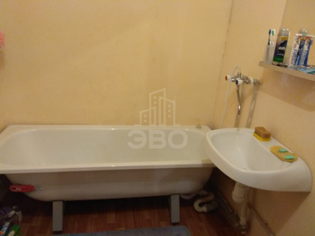 трехкомнатная квартира в Санкт-Петербурге по адресу: Михаила Дудина ул., 23, к 1