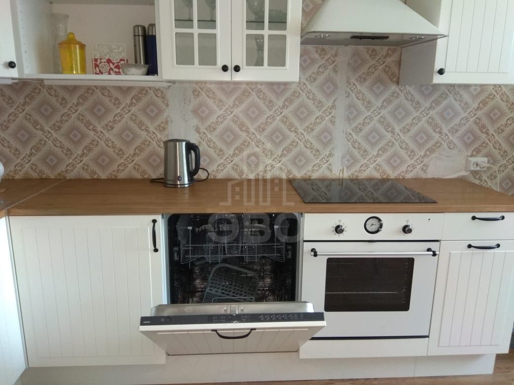 трехкомнатная квартира в Санкт-Петербурге по адресу: Михаила Дудина ул., 23, к 1