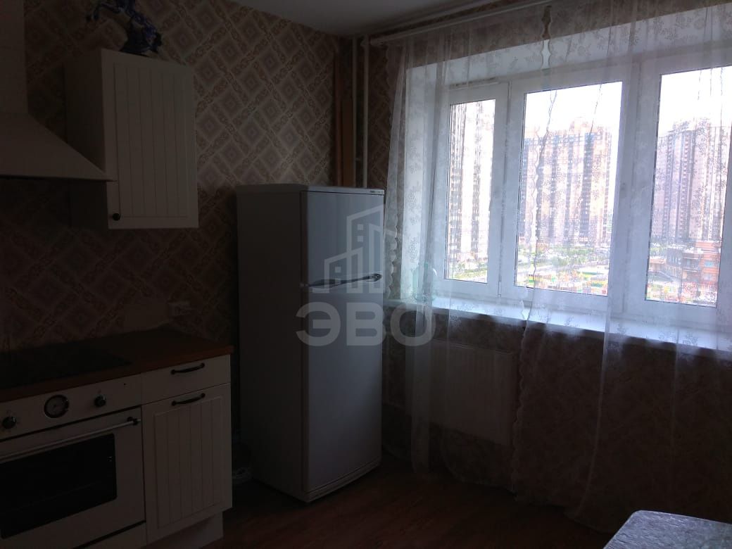 трехкомнатная квартира в Санкт-Петербурге по адресу: Михаила Дудина ул., 23, к 1