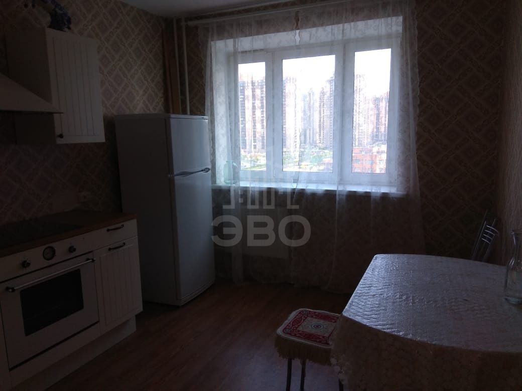 трехкомнатная квартира в Санкт-Петербурге по адресу: Михаила Дудина ул., 23, к 1