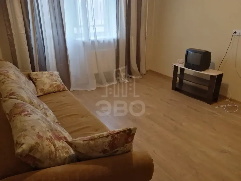 трехкомнатная квартира в Санкт-Петербурге по адресу: Австрийская ул., 4, к 1