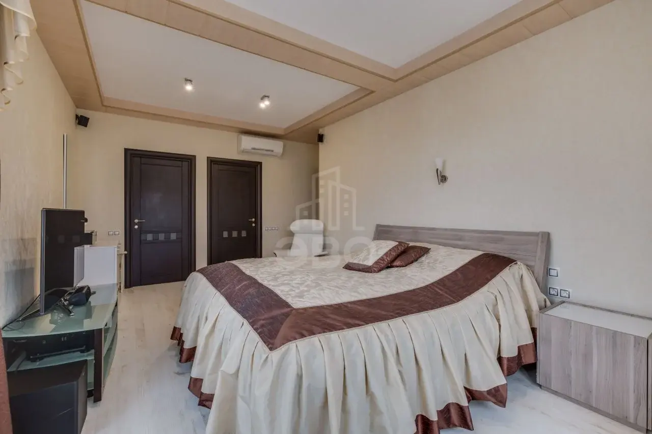 четырехкомнатная квартира в Санкт-Петербурге по адресу: Дубковское ш., 38