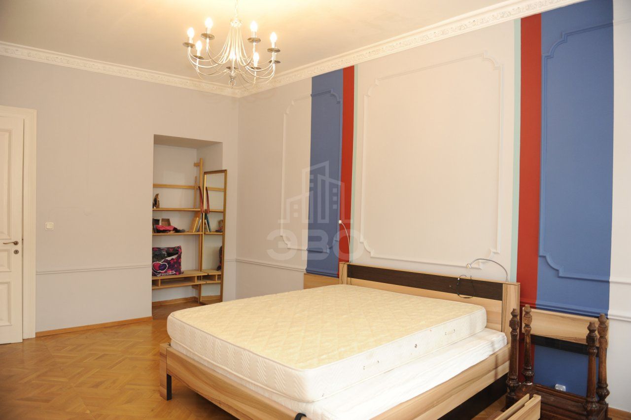 трехкомнатная квартира в Санкт-Петербурге по адресу: Грибоедова канала наб., 70