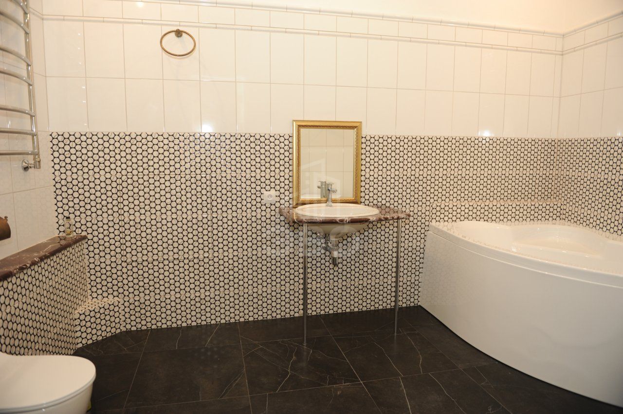 трехкомнатная квартира в Санкт-Петербурге по адресу: Грибоедова канала наб., 70