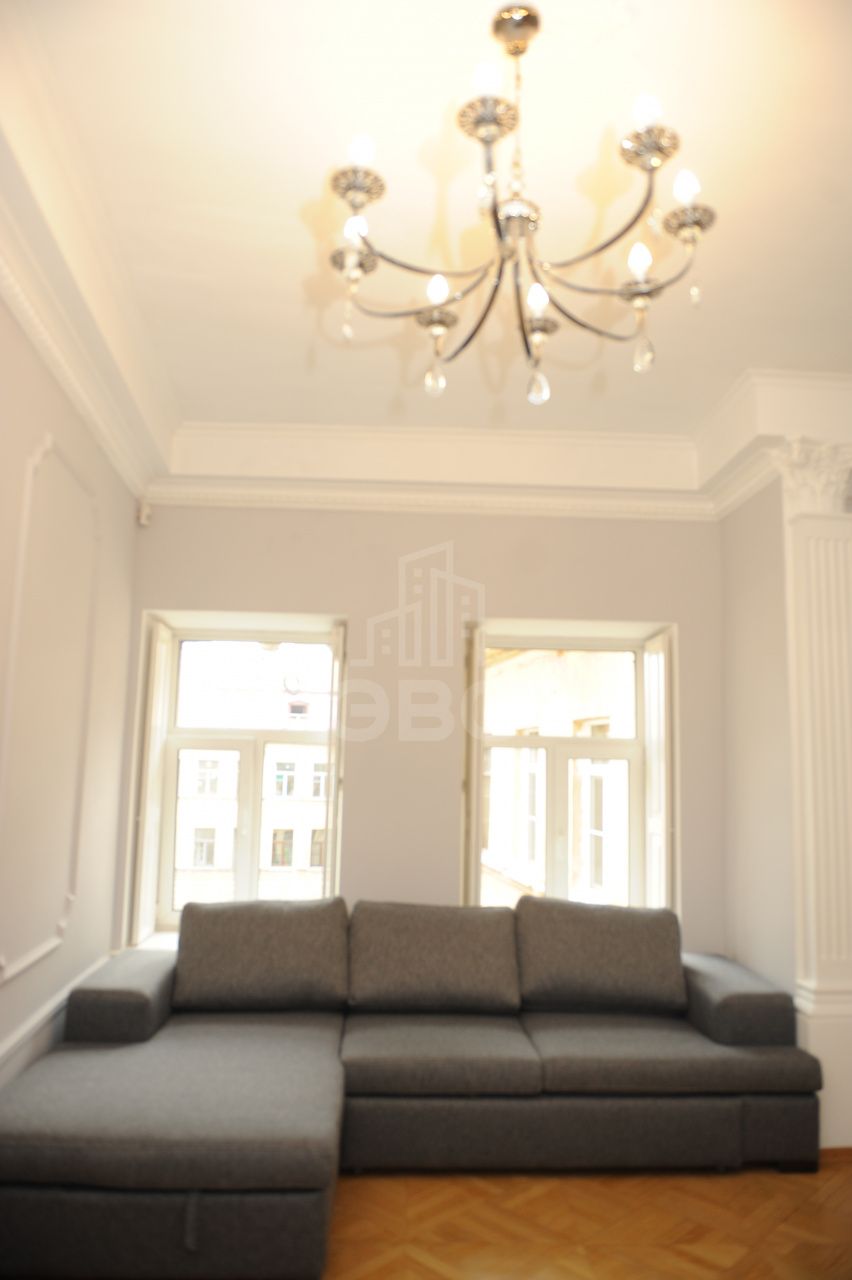 трехкомнатная квартира в Санкт-Петербурге по адресу: Грибоедова канала наб., 70