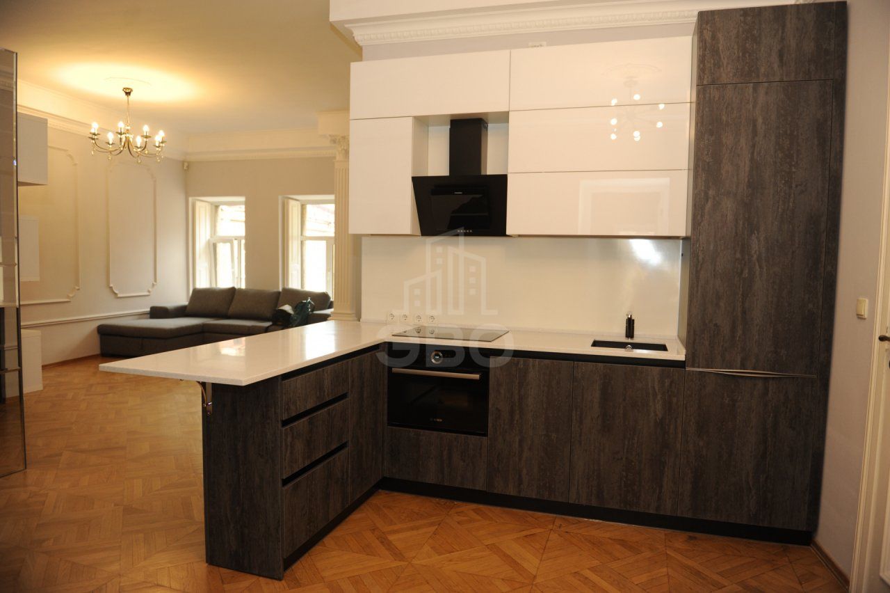 трехкомнатная квартира в Санкт-Петербурге по адресу: Грибоедова канала наб., 70