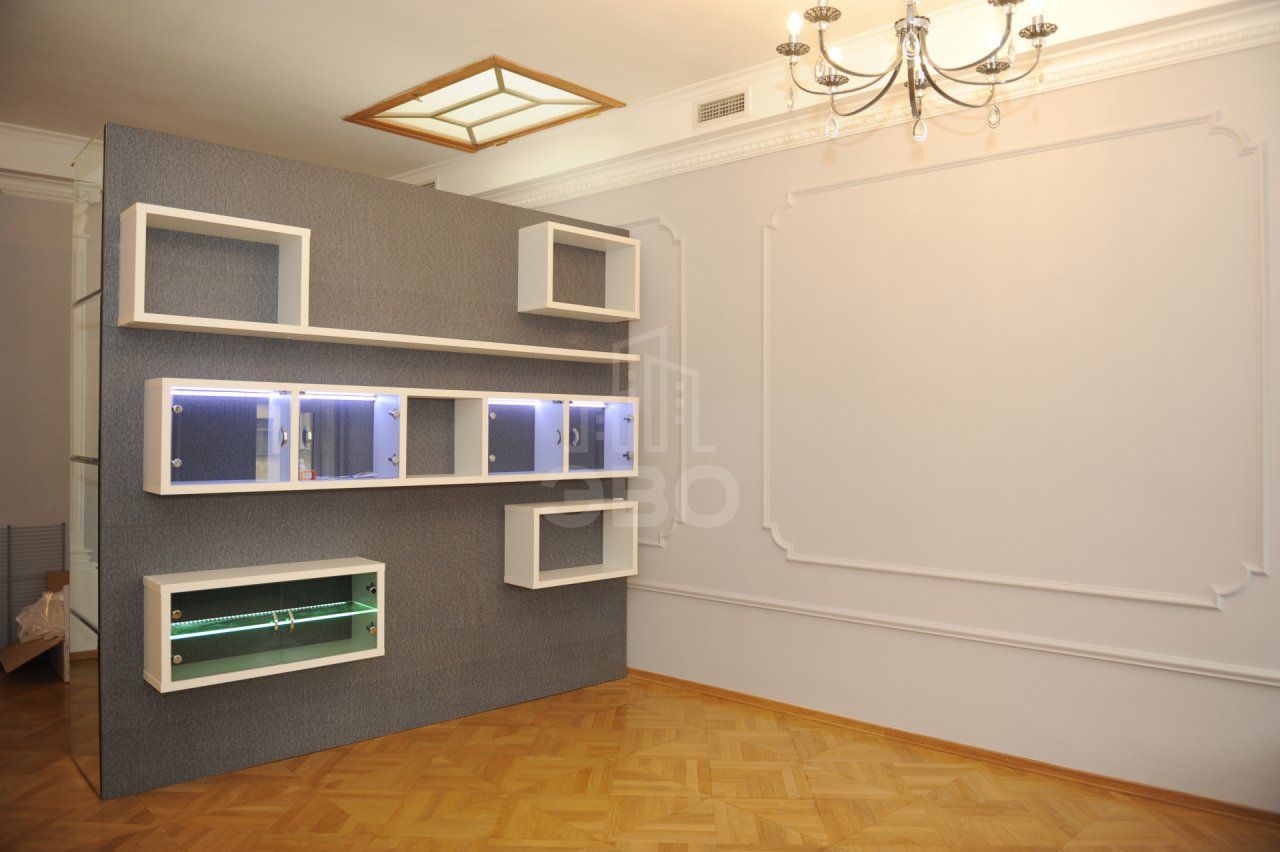 трехкомнатная квартира в Санкт-Петербурге по адресу: Грибоедова канала наб., 70