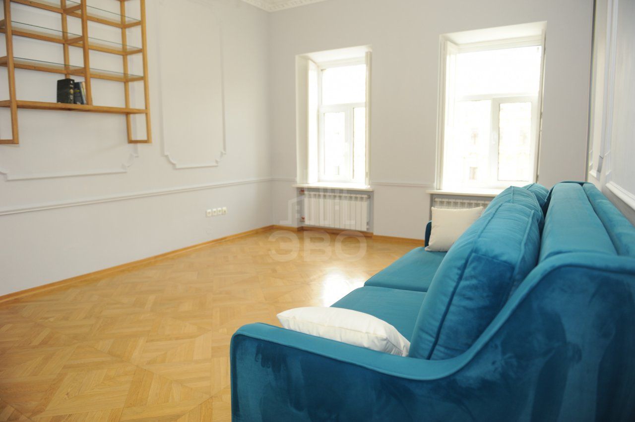 трехкомнатная квартира в Санкт-Петербурге по адресу: Грибоедова канала наб., 70