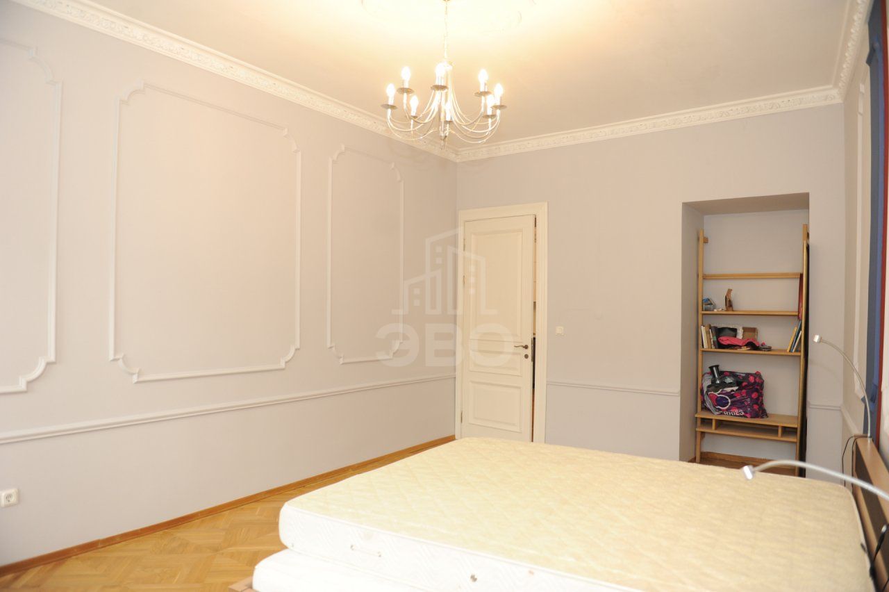 трехкомнатная квартира в Санкт-Петербурге по адресу: Грибоедова канала наб., 70