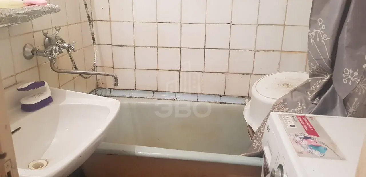 трехкомнатная квартира в Санкт-Петербурге по адресу: КИМа пр-кт., 4