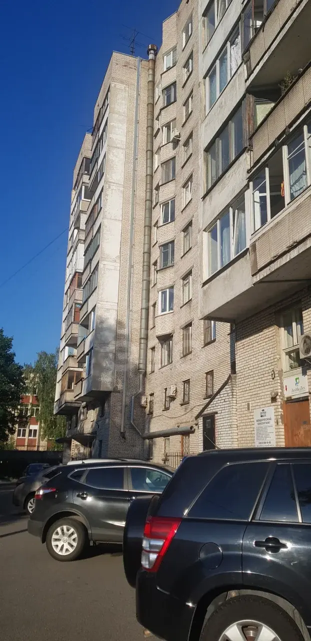 трехкомнатная квартира в Санкт-Петербурге по адресу: КИМа пр-кт., 4