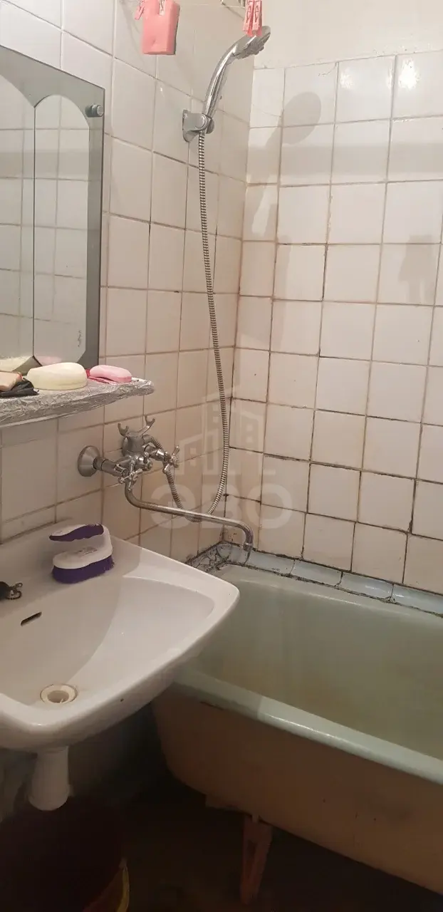 трехкомнатная квартира в Санкт-Петербурге по адресу: КИМа пр-кт., 4
