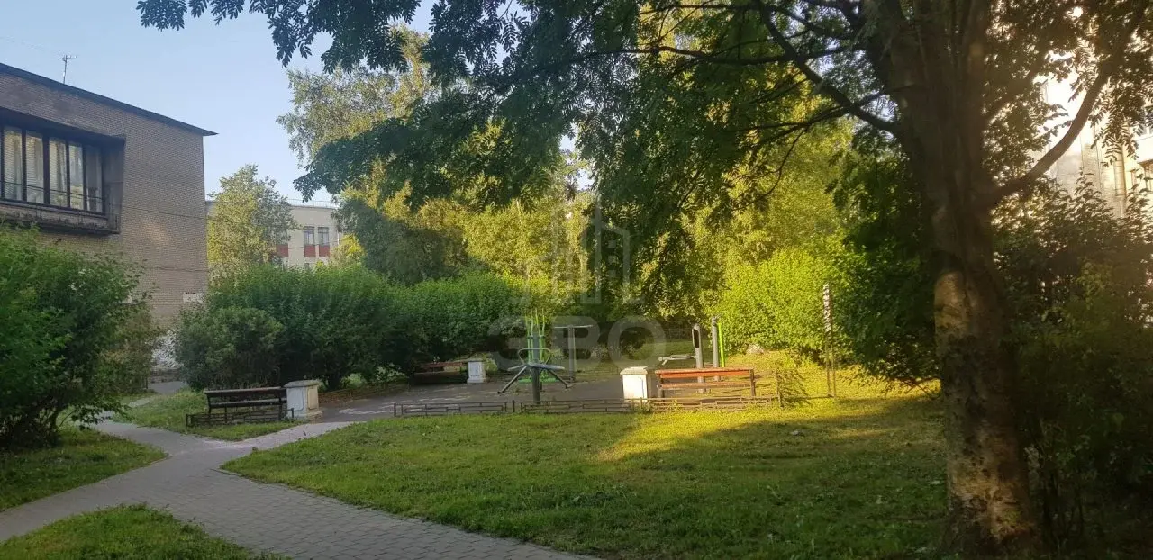 трехкомнатная квартира в Санкт-Петербурге по адресу: КИМа пр-кт., 4