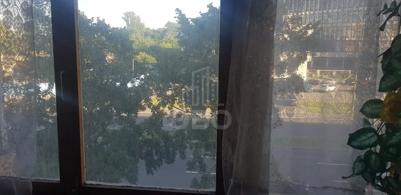 трехкомнатная квартира в Санкт-Петербурге по адресу: КИМа пр-кт., 4