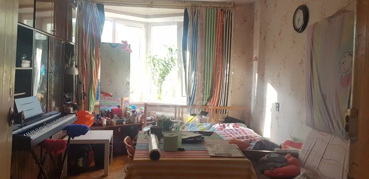 трехкомнатная квартира в Санкт-Петербурге по адресу: КИМа пр-кт., 4