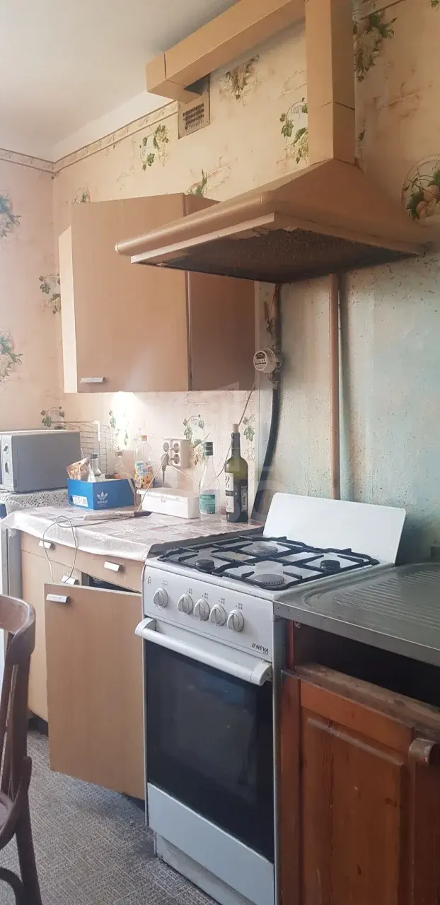 трехкомнатная квартира в Санкт-Петербурге по адресу: КИМа пр-кт., 4
