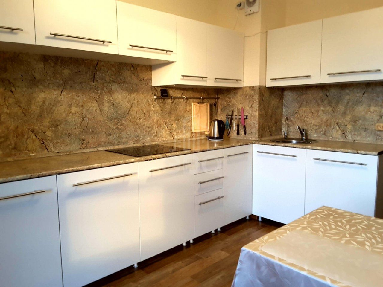 двухкомнатная квартира в Санкт-Петербурге по адресу: Кушелевская дор., 3, к 2