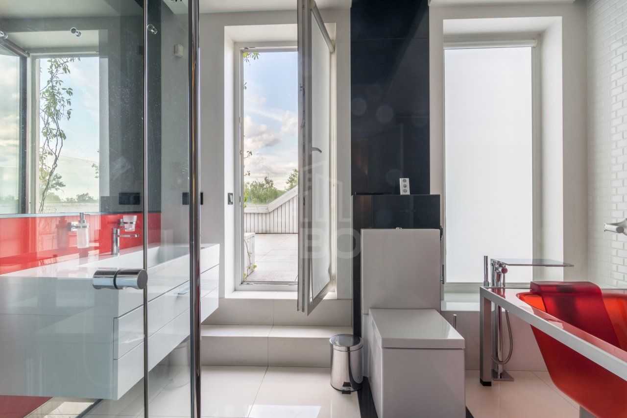 четырехкомнатная квартира в Санкт-Петербурге по адресу: Приморский проспект, 59