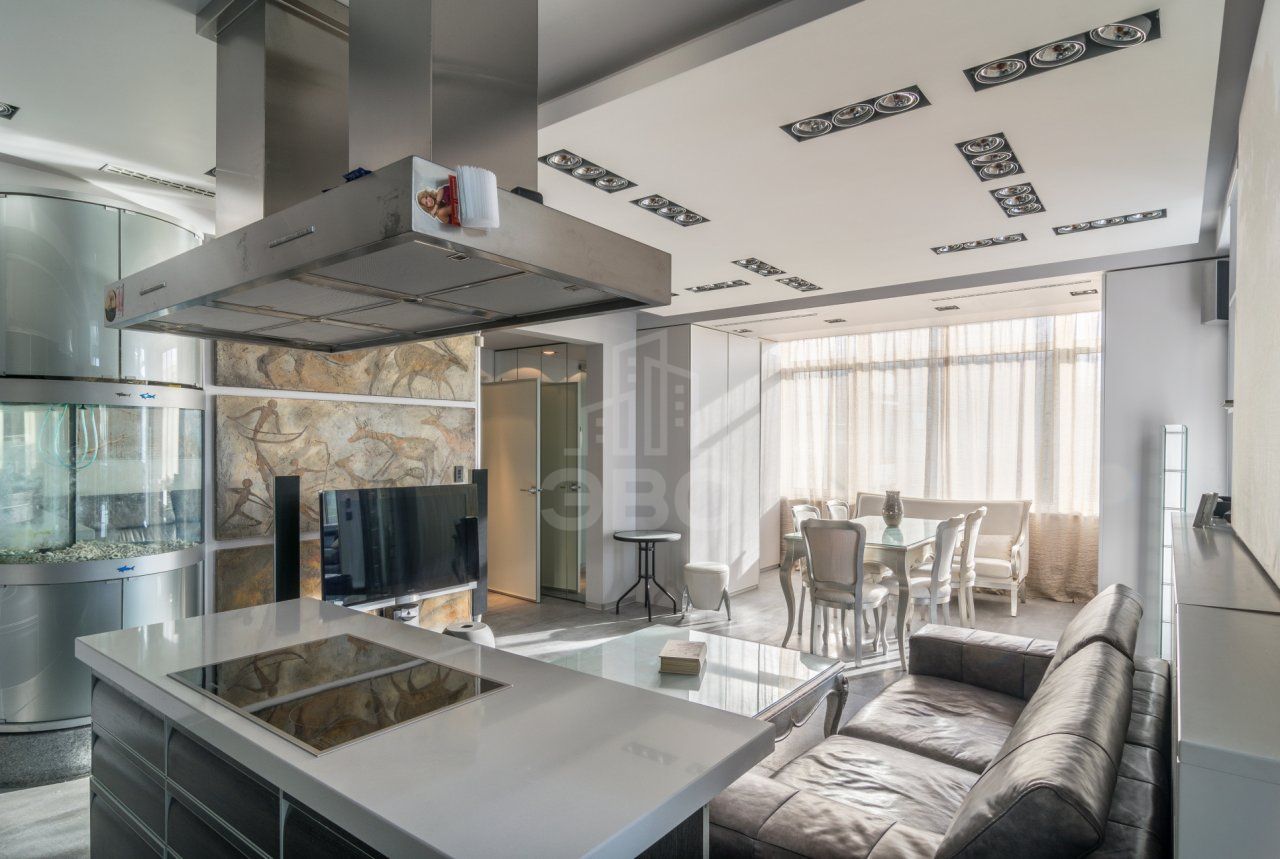 четырехкомнатная квартира в Санкт-Петербурге по адресу: Приморский проспект, 59