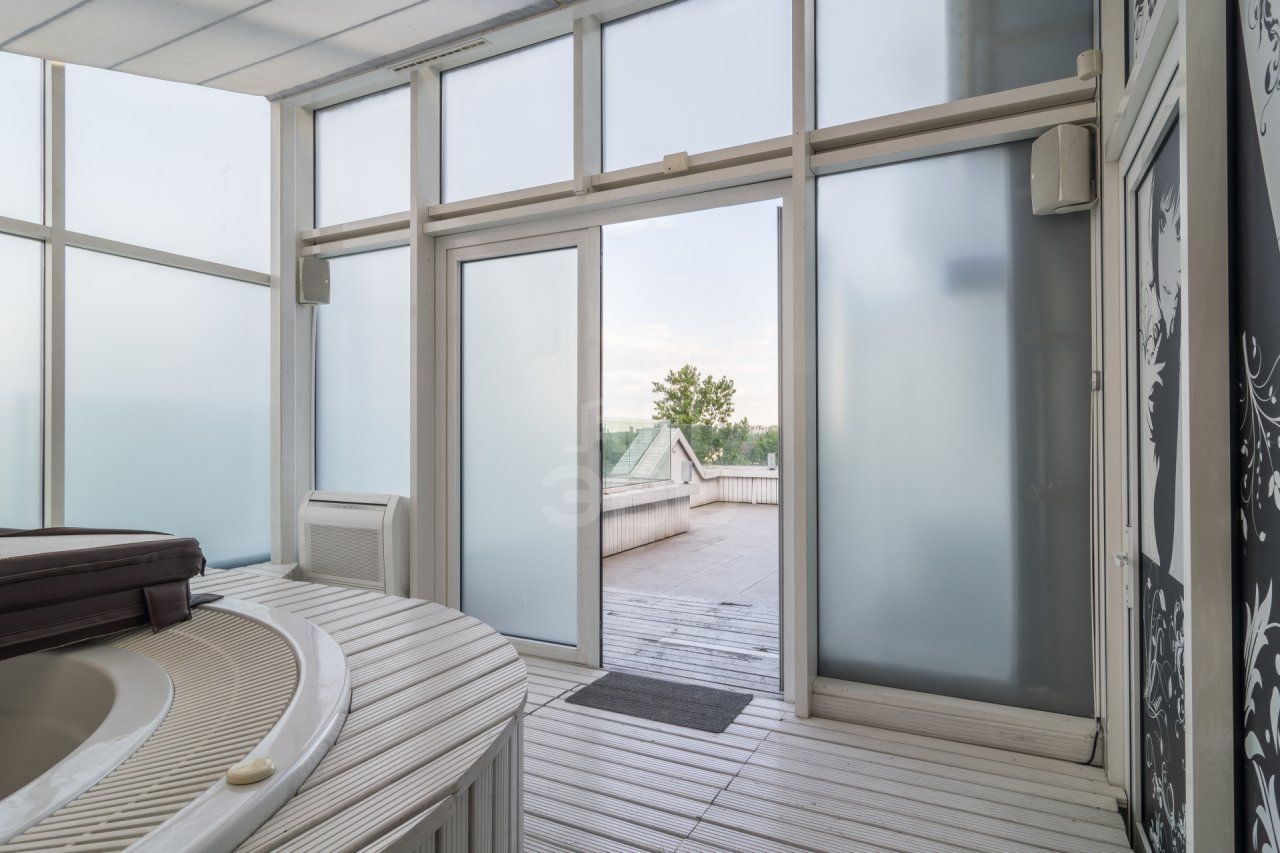 четырехкомнатная квартира в Санкт-Петербурге по адресу: Приморский проспект, 59