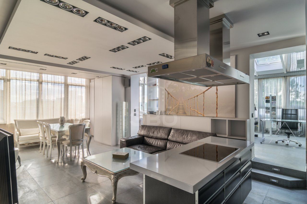 четырехкомнатная квартира в Санкт-Петербурге по адресу: Приморский проспект, 59