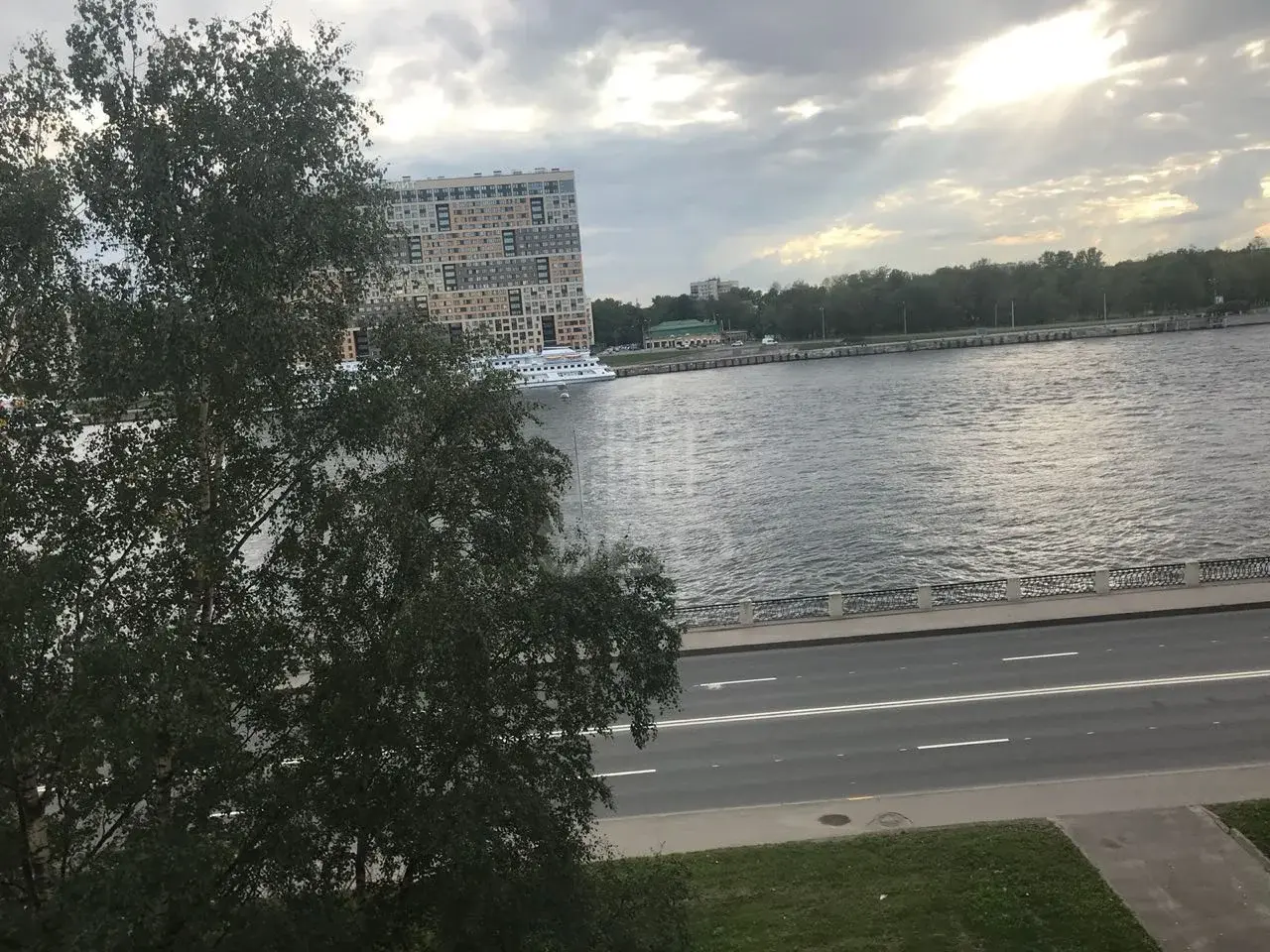 однокомнатная квартира в Санкт-Петербурге по адресу: Октябрьская наб., 78, к 1