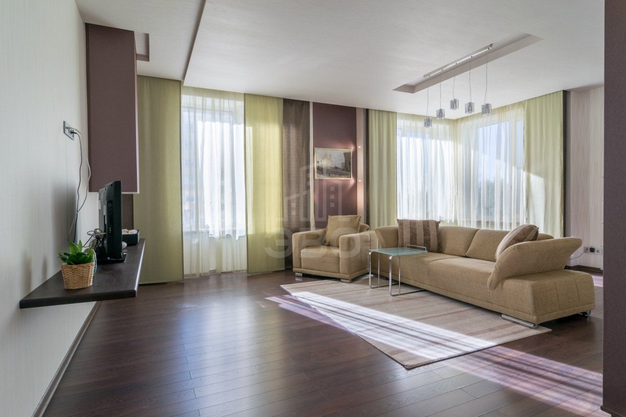 четырехкомнатная квартира в Санкт-Петербурге по адресу: Дубковское ш., 38