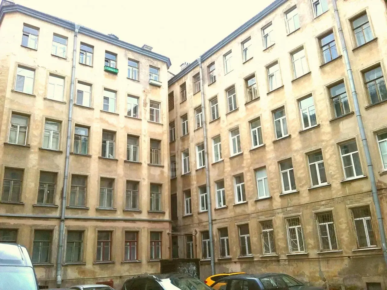 трехкомнатная квартира в Санкт-Петербурге по адресу: 15-я В.О. линия, 74