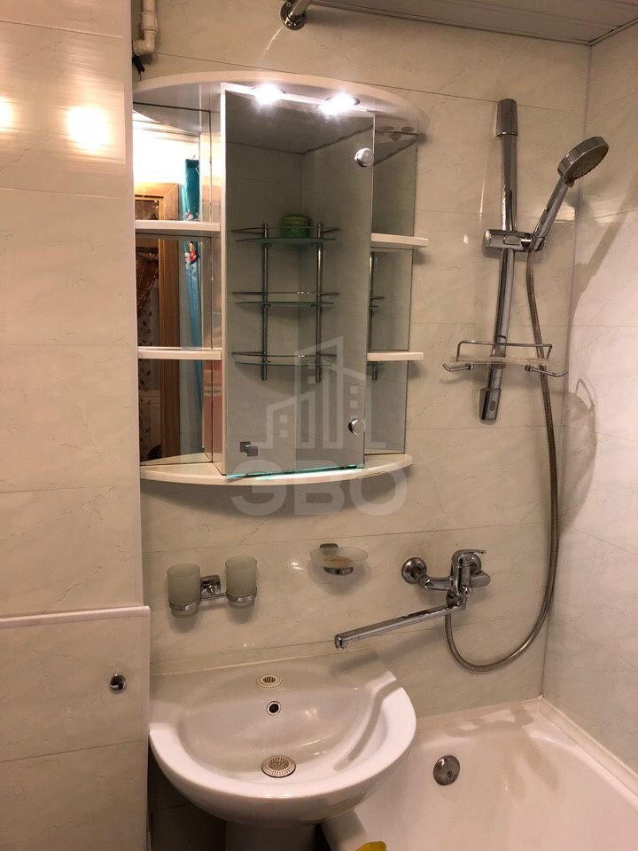 четырехкомнатная квартира в Санкт-Петербурге по адресу: Лени Голикова ул., 23, к 3