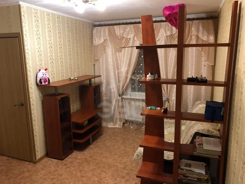 четырехкомнатная квартира в Санкт-Петербурге по адресу: Лени Голикова ул., 23, к 3