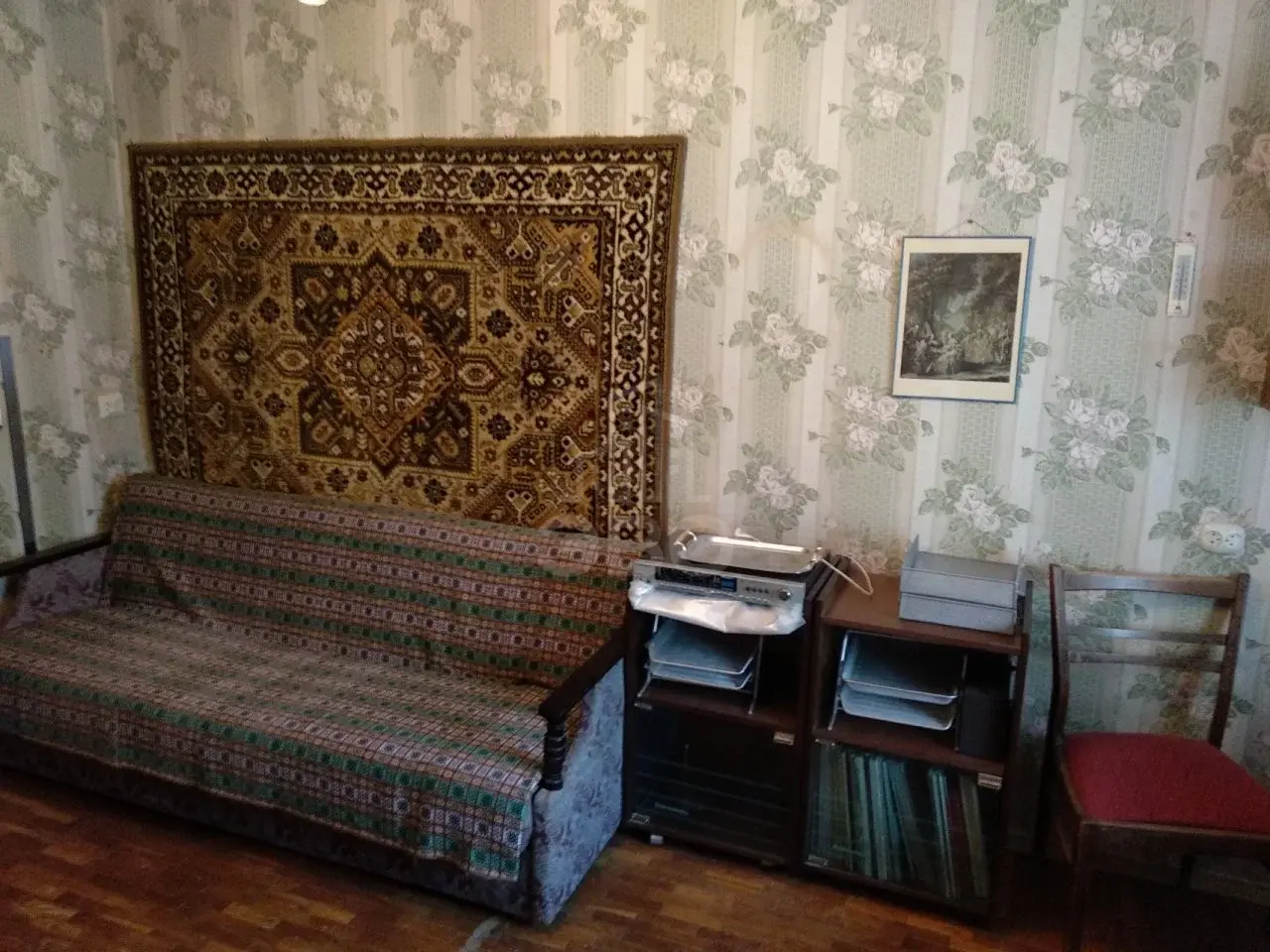 трехкомнатная квартира в Санкт-Петербурге по адресу: Кондратьевский пр-кт., 33