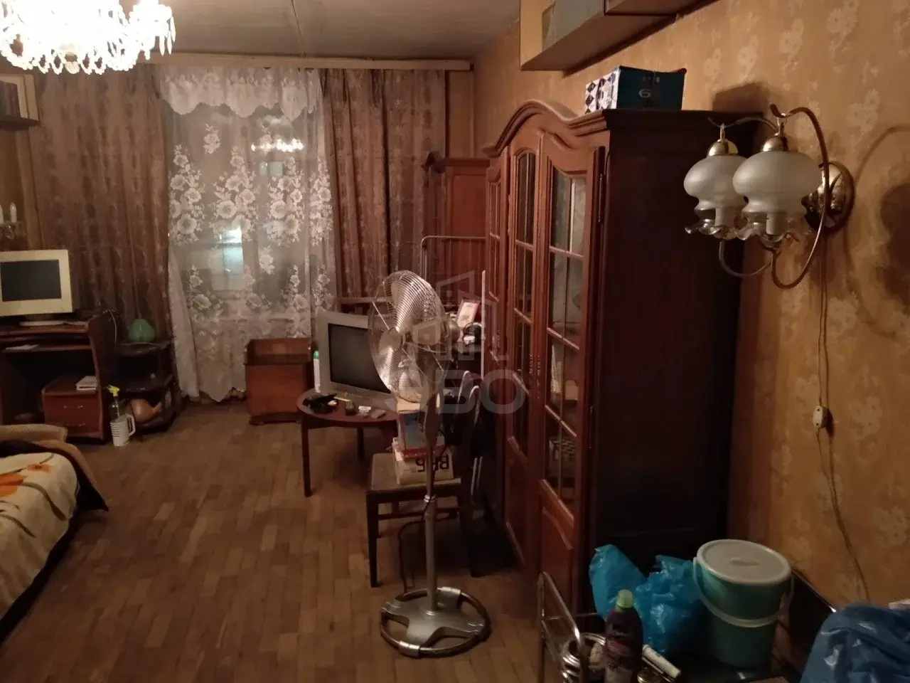трехкомнатная квартира в Санкт-Петербурге по адресу: Кондратьевский пр-кт., 33