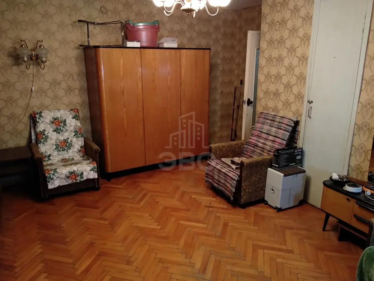 трехкомнатная квартира в Санкт-Петербурге по адресу: Кондратьевский пр-кт., 33