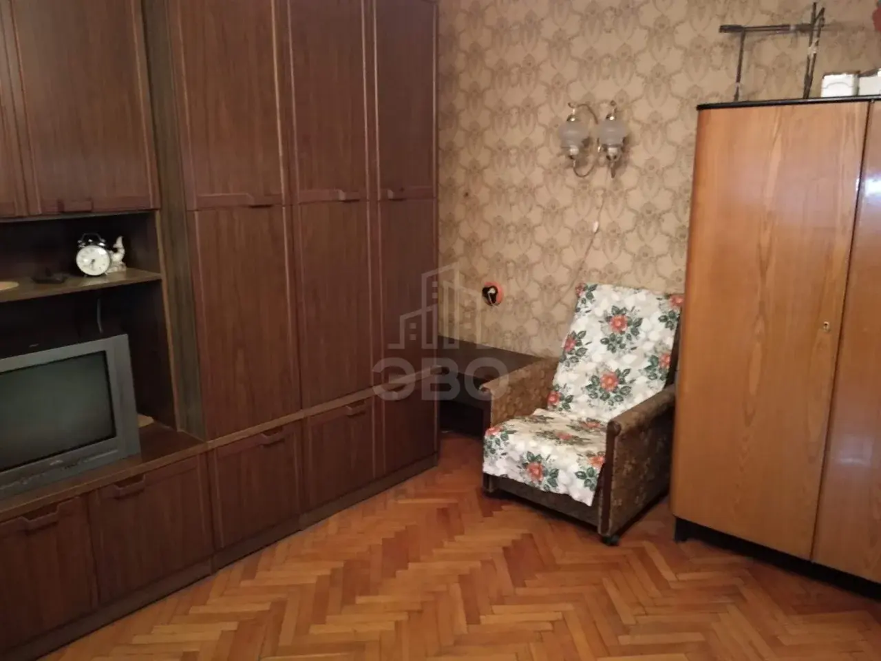трехкомнатная квартира в Санкт-Петербурге по адресу: Кондратьевский пр-кт., 33
