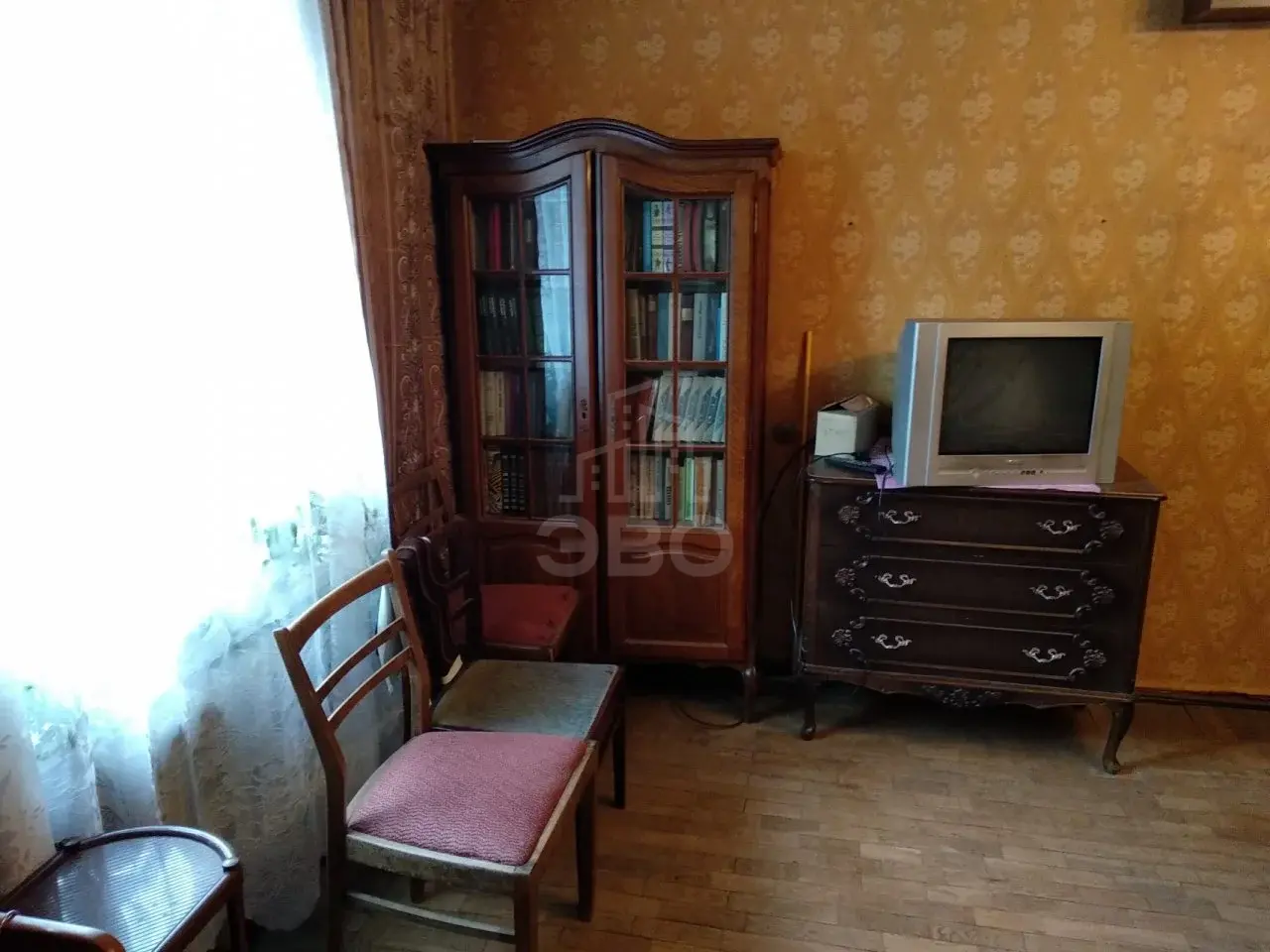 трехкомнатная квартира в Санкт-Петербурге по адресу: Кондратьевский пр-кт., 33