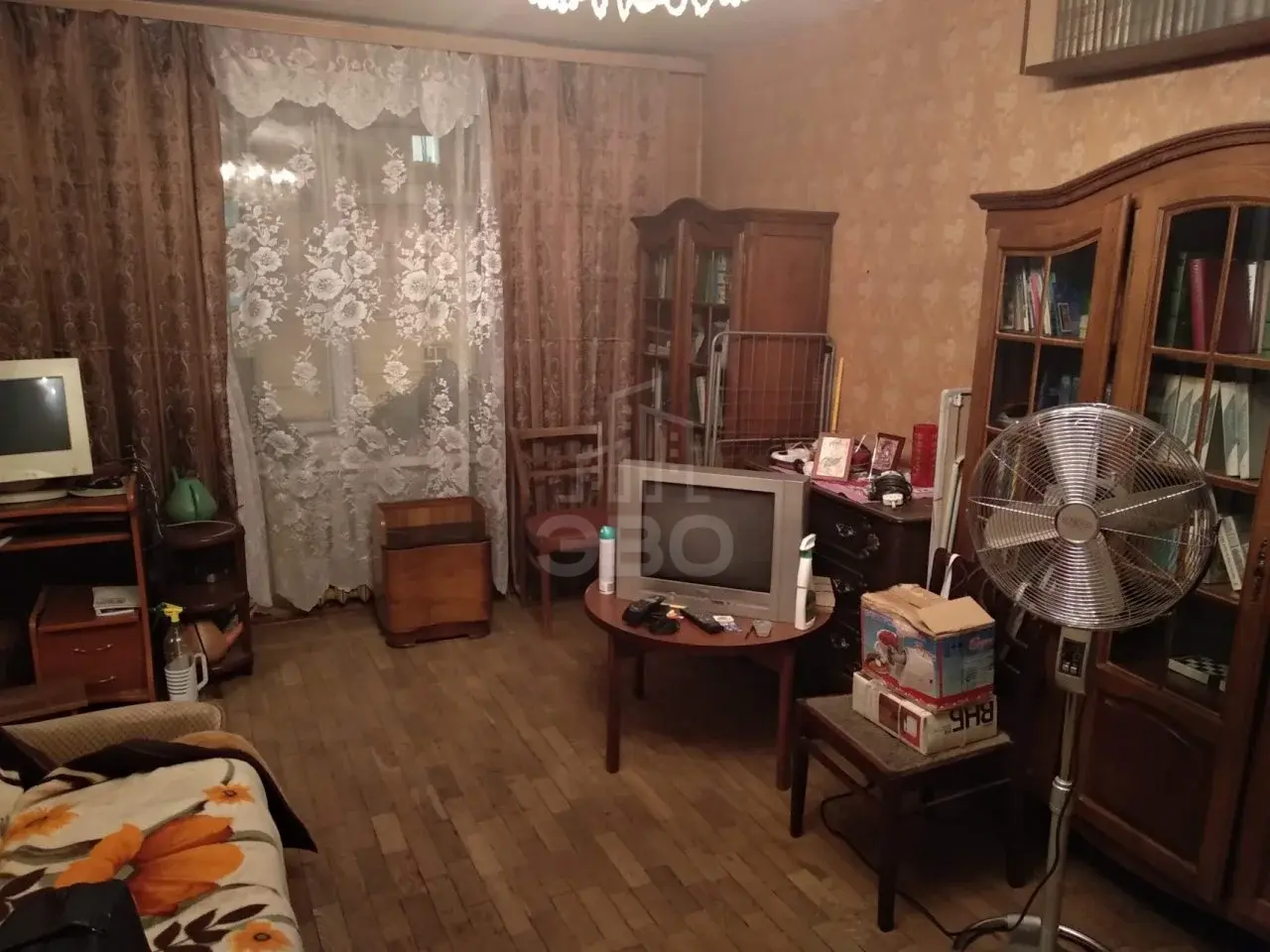 трехкомнатная квартира в Санкт-Петербурге по адресу: Кондратьевский пр-кт., 33