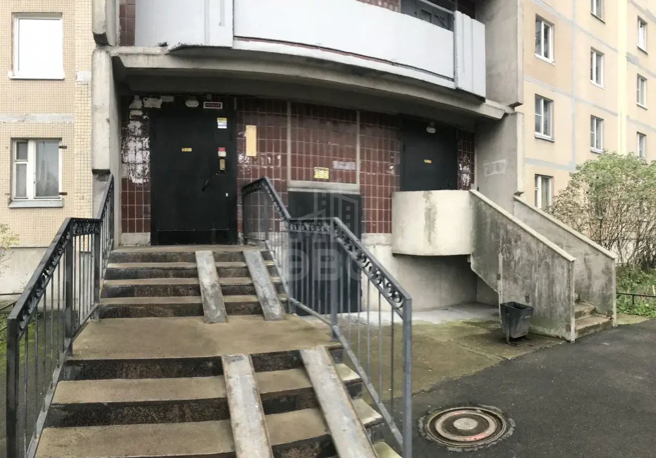 трехкомнатная квартира в Санкт-Петербурге по адресу: Культуры пр-кт., 25, к 4