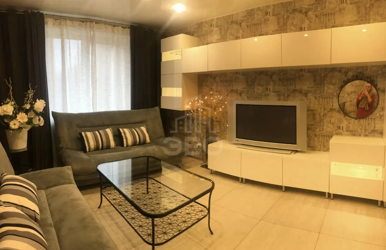 трехкомнатная квартира в Санкт-Петербурге по адресу: Культуры пр-кт., 25, к 4