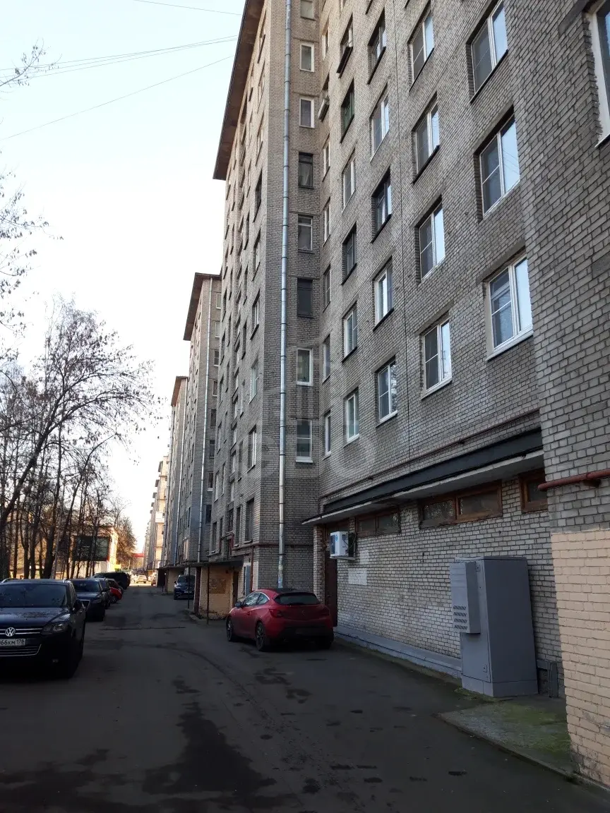 трехкомнатная квартира в Санкт-Петербурге по адресу: Ленинский пр-кт., 120