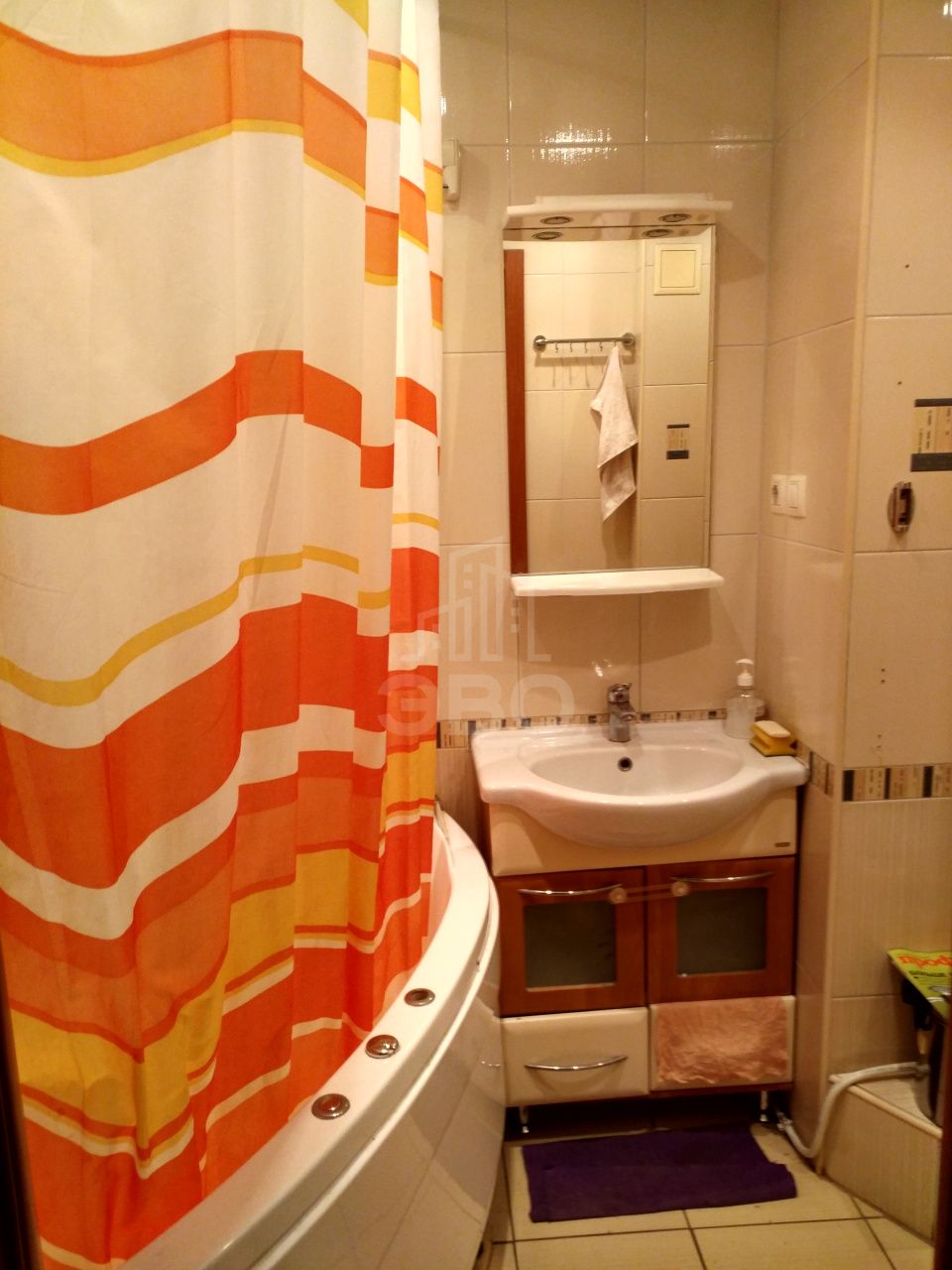 трехкомнатная квартира в Санкт-Петербурге по адресу: Школьная ул., 88