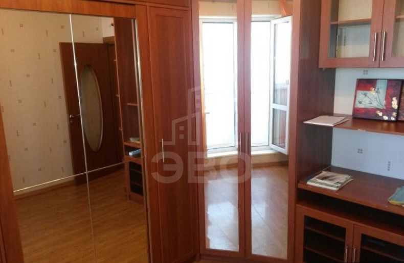 трехкомнатная квартира в Санкт-Петербурге по адресу: Школьная ул., 88