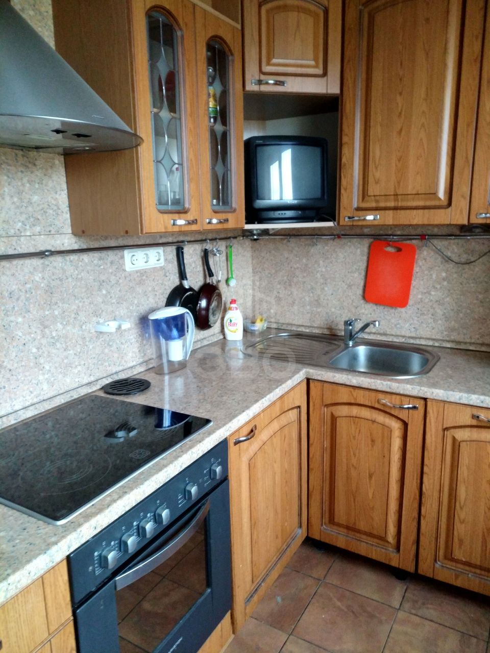 трехкомнатная квартира в Санкт-Петербурге по адресу: Школьная ул., 88