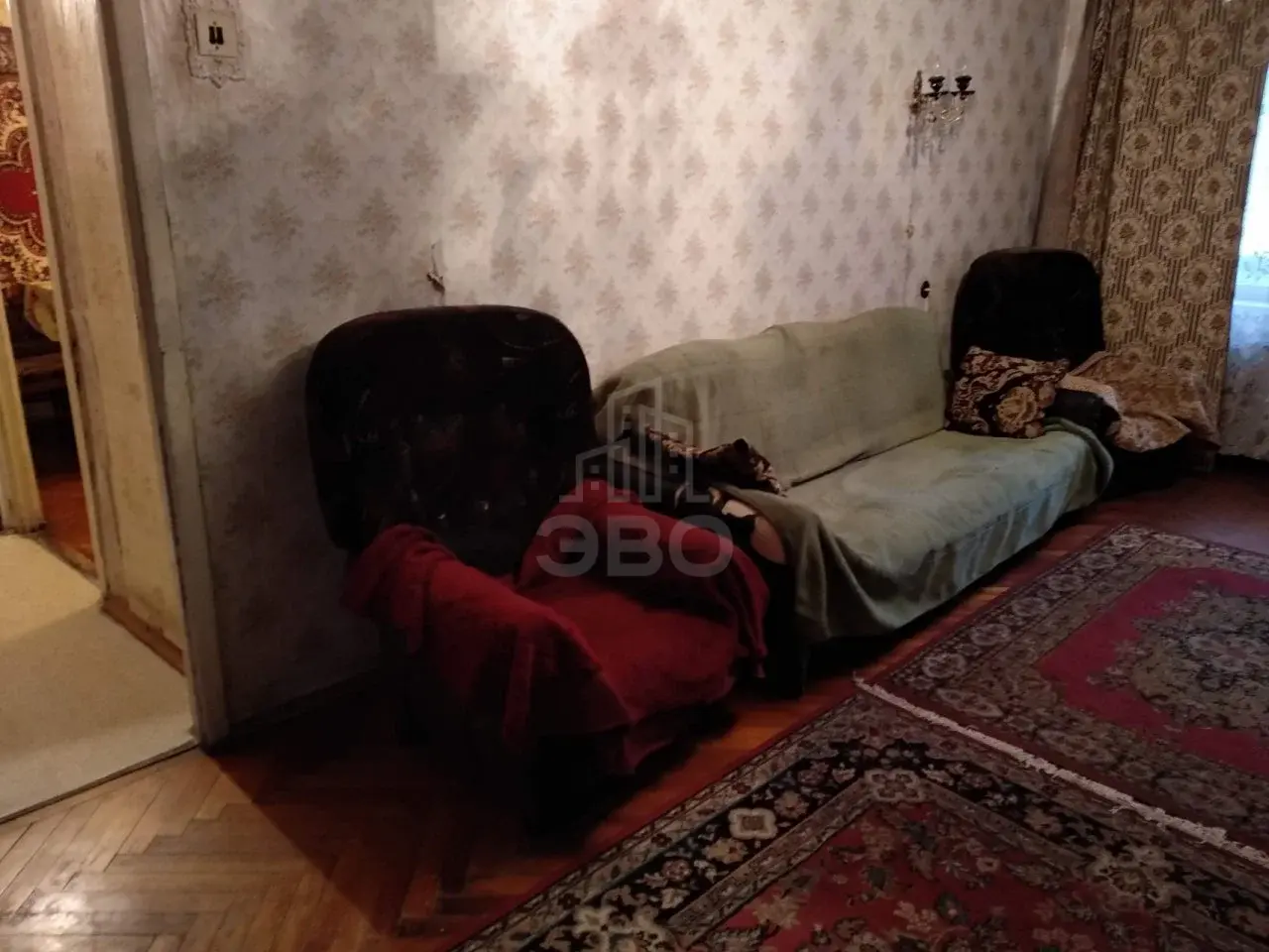 трехкомнатная квартира в Санкт-Петербурге по адресу: Замшина ул., 33