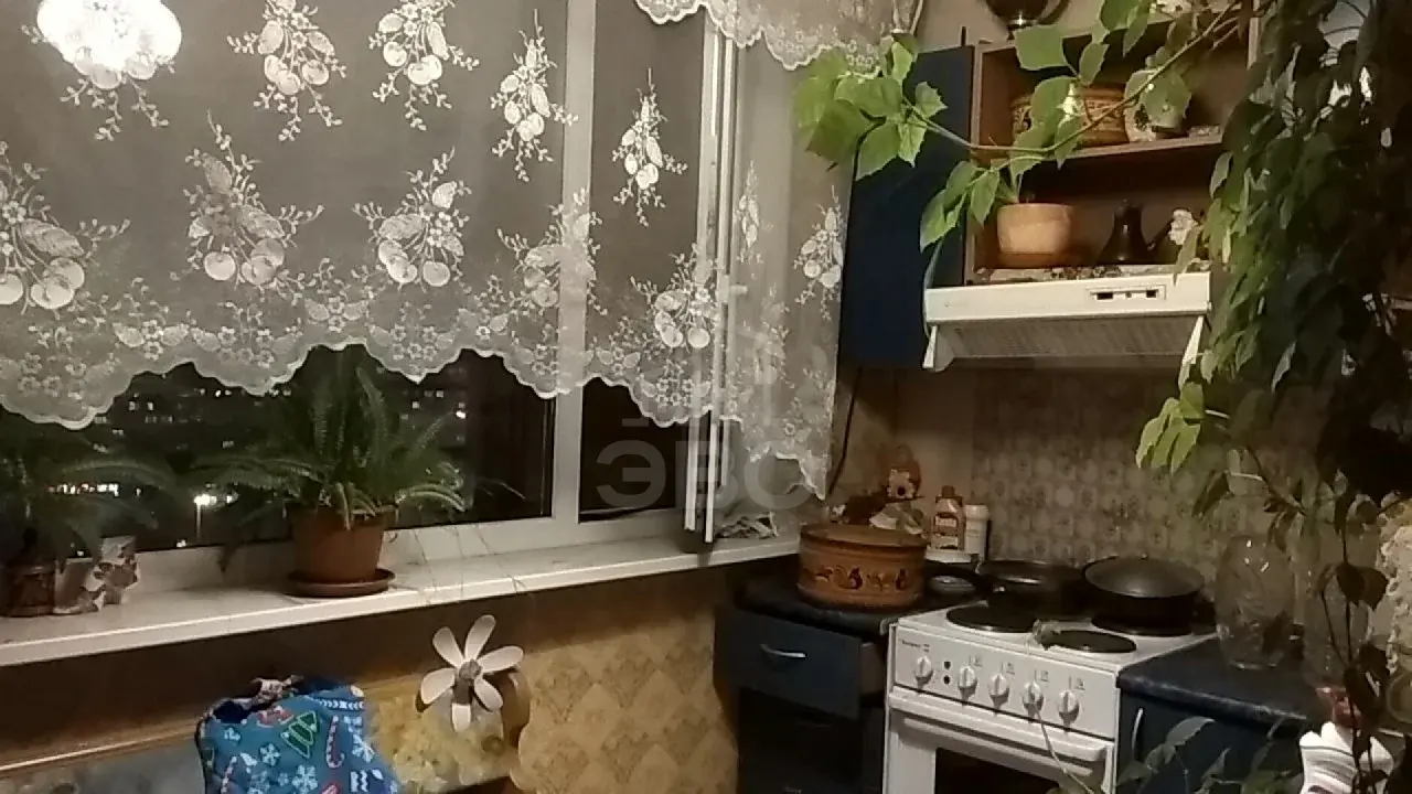 трехкомнатная квартира в Санкт-Петербурге по адресу: Октябрьская наб., 68