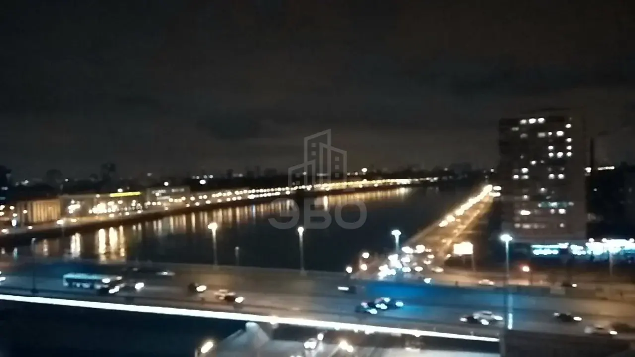 трехкомнатная квартира в Санкт-Петербурге по адресу: Октябрьская наб., 68