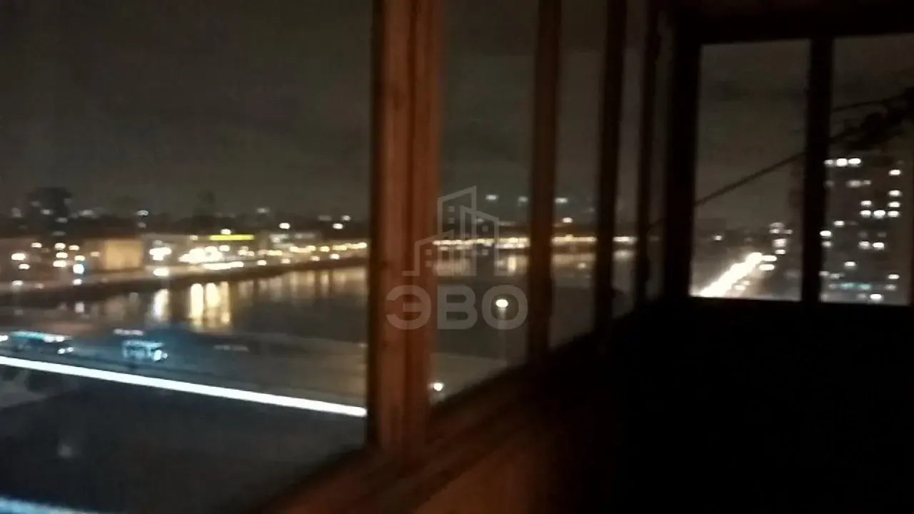 трехкомнатная квартира в Санкт-Петербурге по адресу: Октябрьская наб., 68