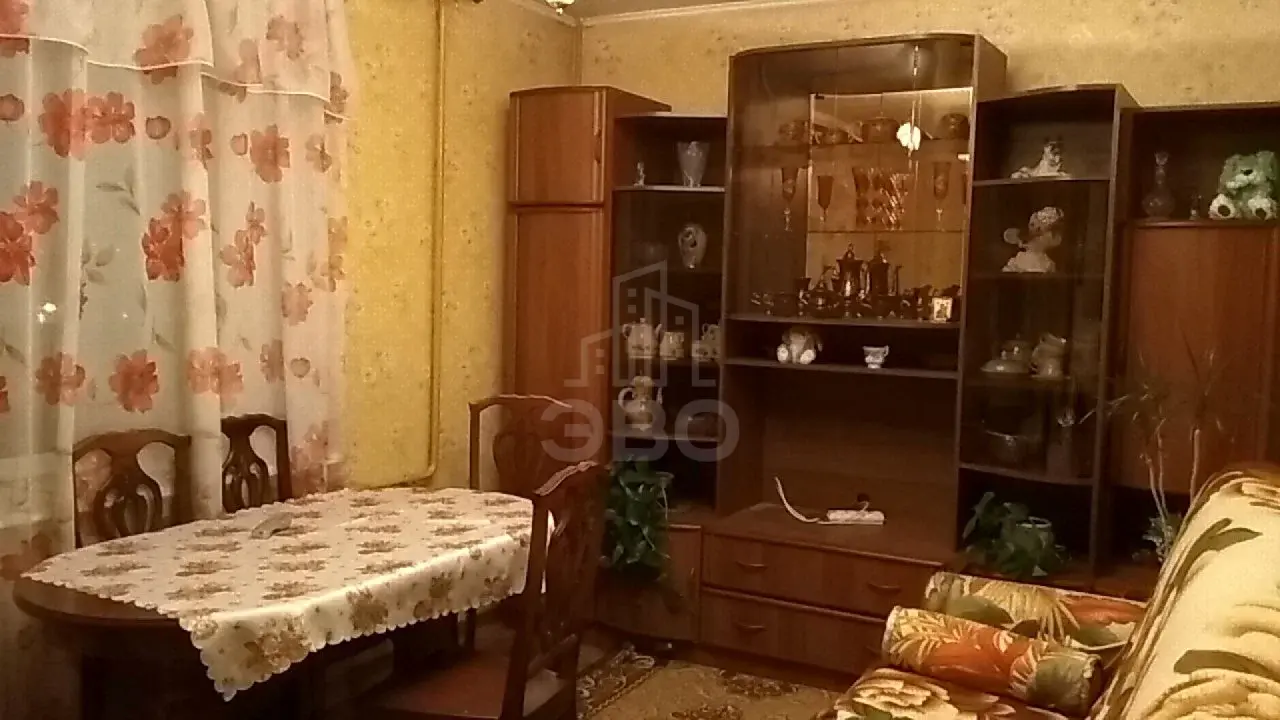 трехкомнатная квартира в Санкт-Петербурге по адресу: Октябрьская наб., 68
