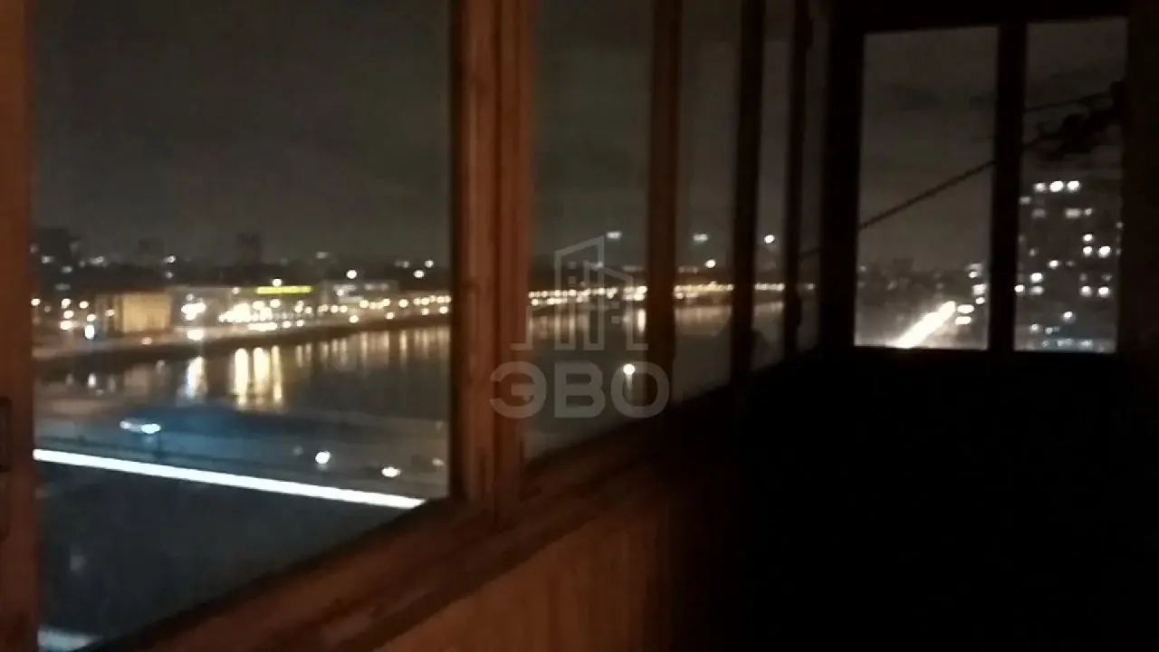трехкомнатная квартира в Санкт-Петербурге по адресу: Октябрьская наб., 68