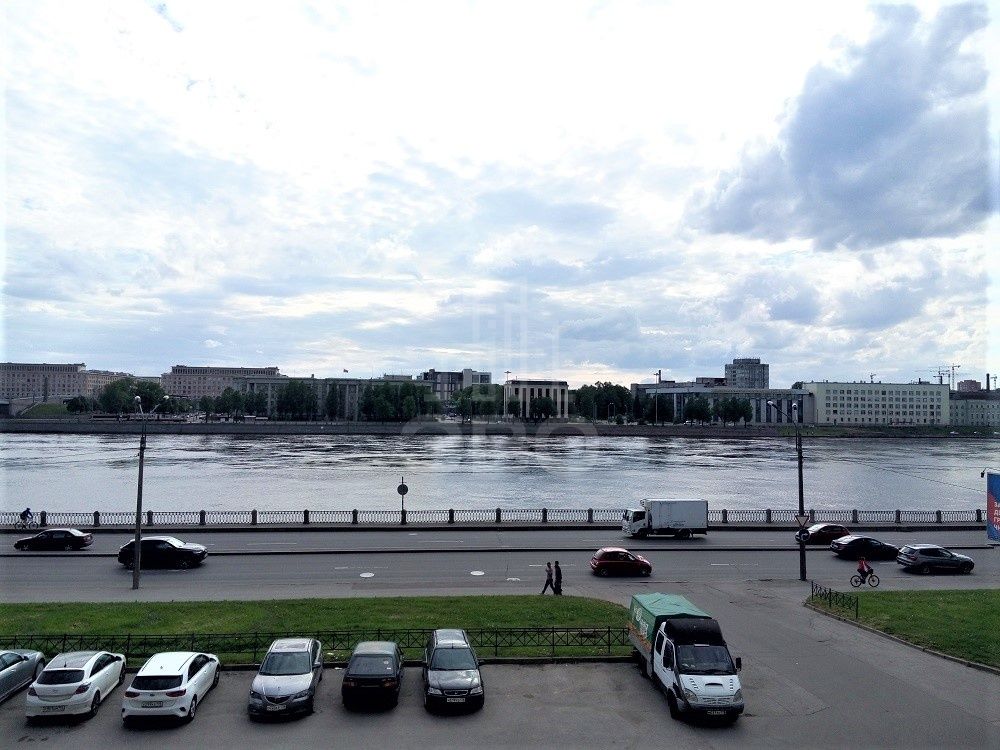 двухкомнатная квартира в Санкт-Петербурге по адресу: Октябрьская наб., 64, к 1